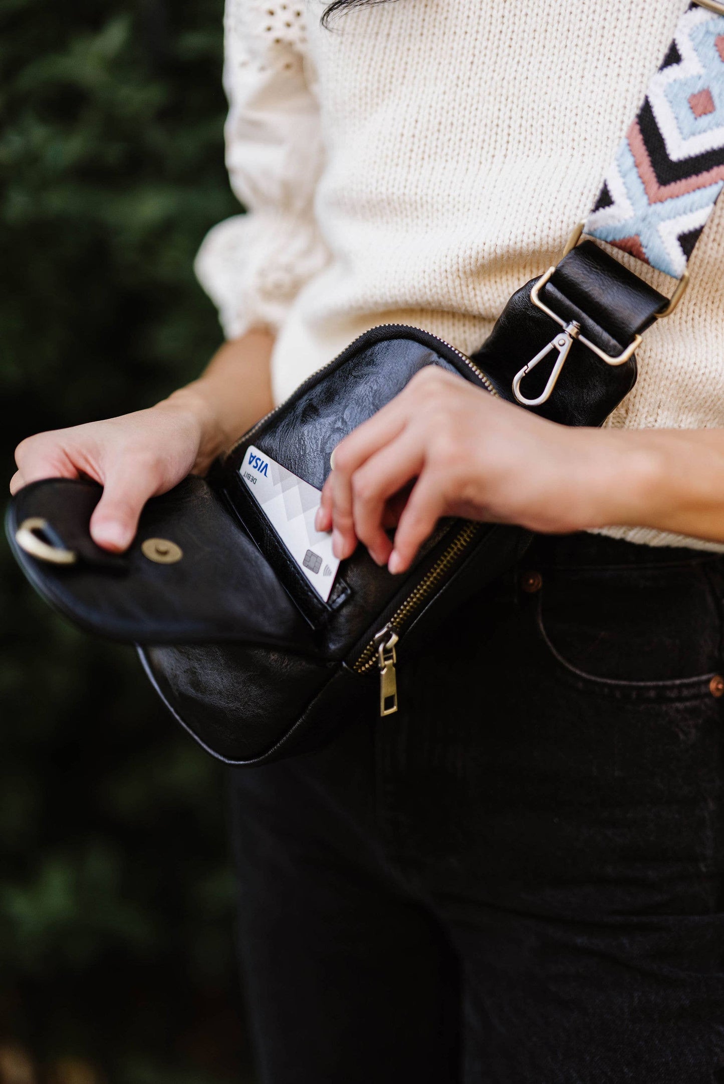 Sutton Sling Crossbody Fanny Bag: Black