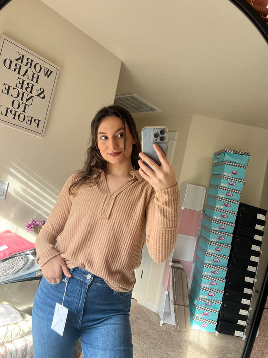 BRUSHED WAFFLE HENLEY TOP